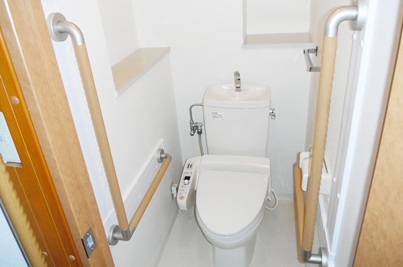 バリアフリートイレ洋式化手すり付き